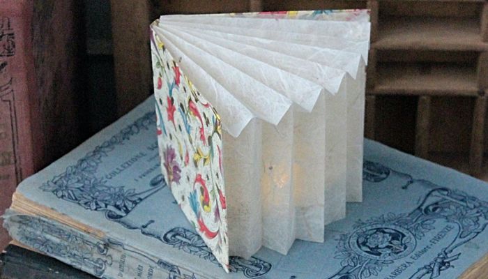 Crea la tua lampada-libro origami